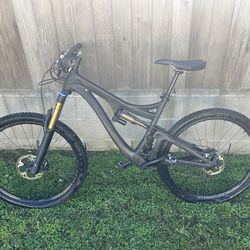 High-end Pivot full carbon fiber mountain bike