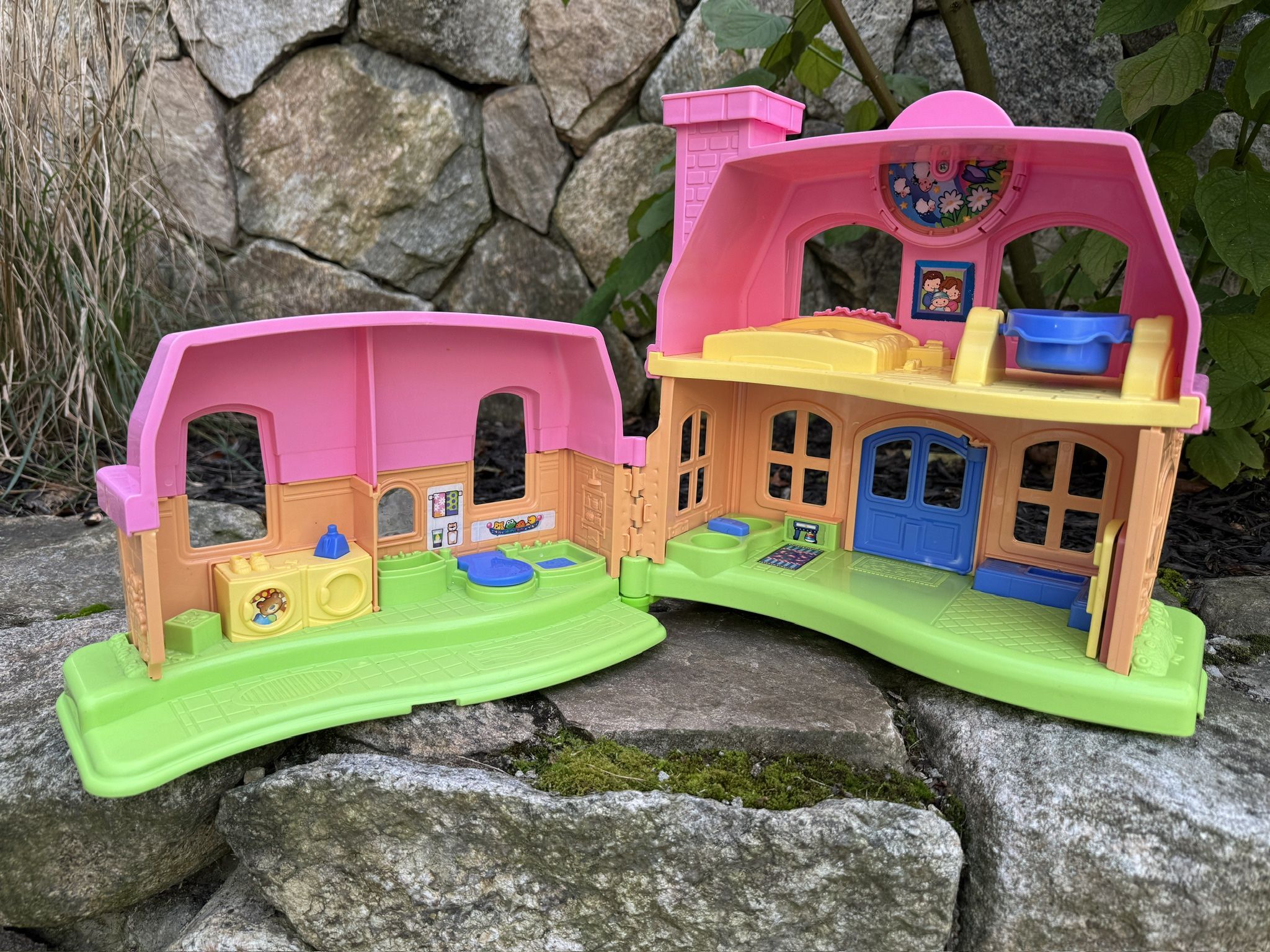 Fisher Price Little People House 2008 Happy Sounds In great condition.