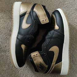 Air Jordan Retro 1 High "Black/ Metallic Gold" Size 5.5 Youth 