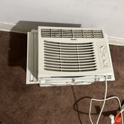 ac unit- haier brand - works just needs a wipe down