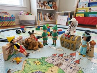 Lot Of Disney Characters Peter Pan, Cruella, Jasmine, Lion, Pinocchio, Gus