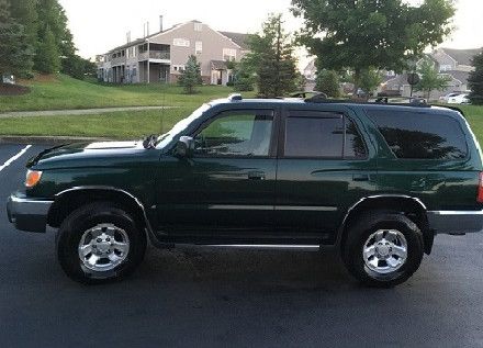 Clean Carfax. 99 Toyota 4Runner AWDWheels//////