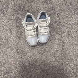 Jordan 11 lows’ Cement cool grey