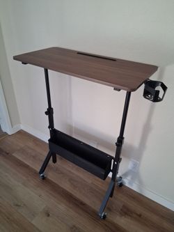 Rolling laptop desk