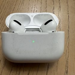 Apple AirPods Pro 1st Generation with  Charging Case good working condition 