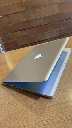 Apple MacBook Pro 15” i7/8GB/256GB SSD $180