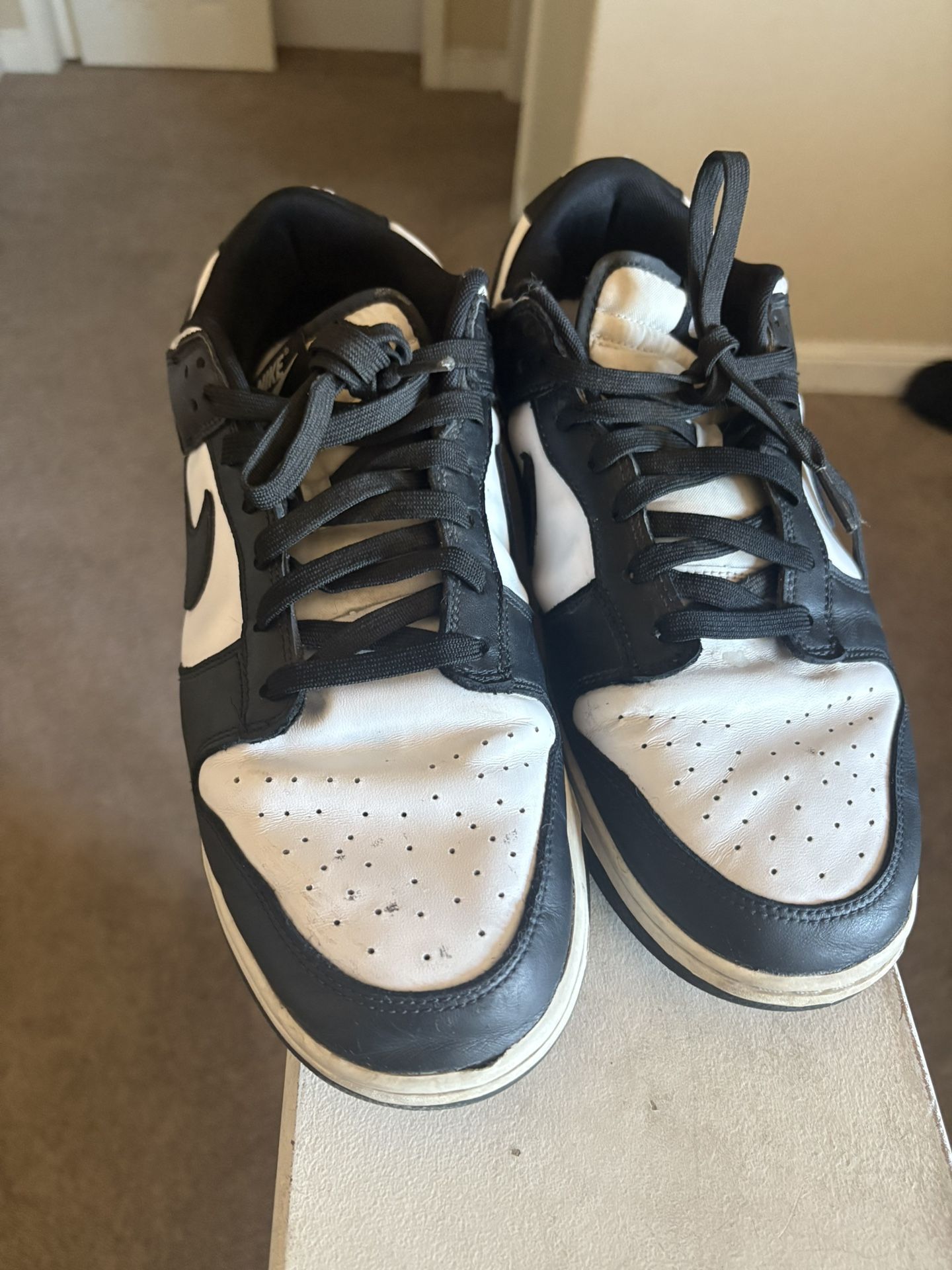Used men nike panda dunks 