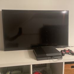 PS4  2 Controllers  And 4 Games : Miles Morales Spider Man Call Of Duty Black Ops Gran Turismo FC24 And Rainbow Siege