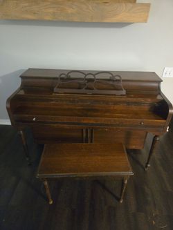vintage Lester Betsy Ross spinet upright piano