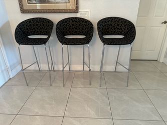 3 Bar stools