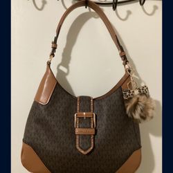 Like New MK Purse 👛 Used Once.