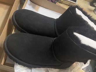 Brand New In Box Mini Bailey Bow Uggs Size 7
