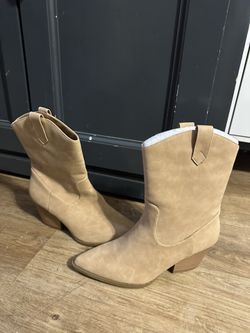 women’s Boots Brand New Size 8.5