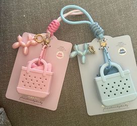 APC POWDER PUFF SET / SILICONE KEYCHAIN BAG