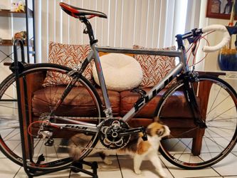 Fuji roubaix acr 3.0 roadbike size 56cm large shimano 105 18 speeds like new..