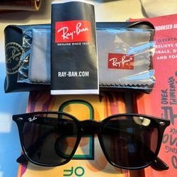 Ray-Ban Women’s  Wayfarers RB4401D