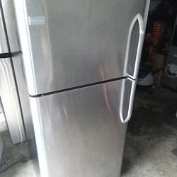 Frigidaire Stainless Steel 20.0 Cu Ft Fridge/Freezer