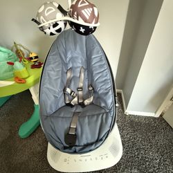 4 Moms MamaRoo swing 