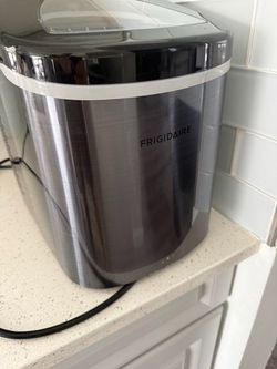 Ice maker counter top