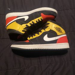 Jordan 1 Mid Black Amarillo Orange