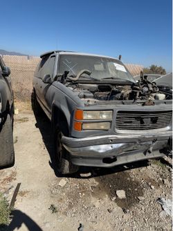 1998 gmc suburban for parts only