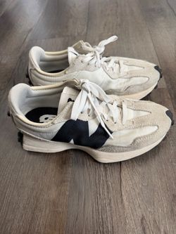 New Balance 327 sneaker