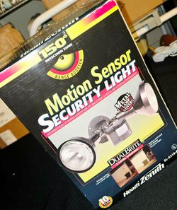 Heath Zenith Motion Sensor Security 
Light