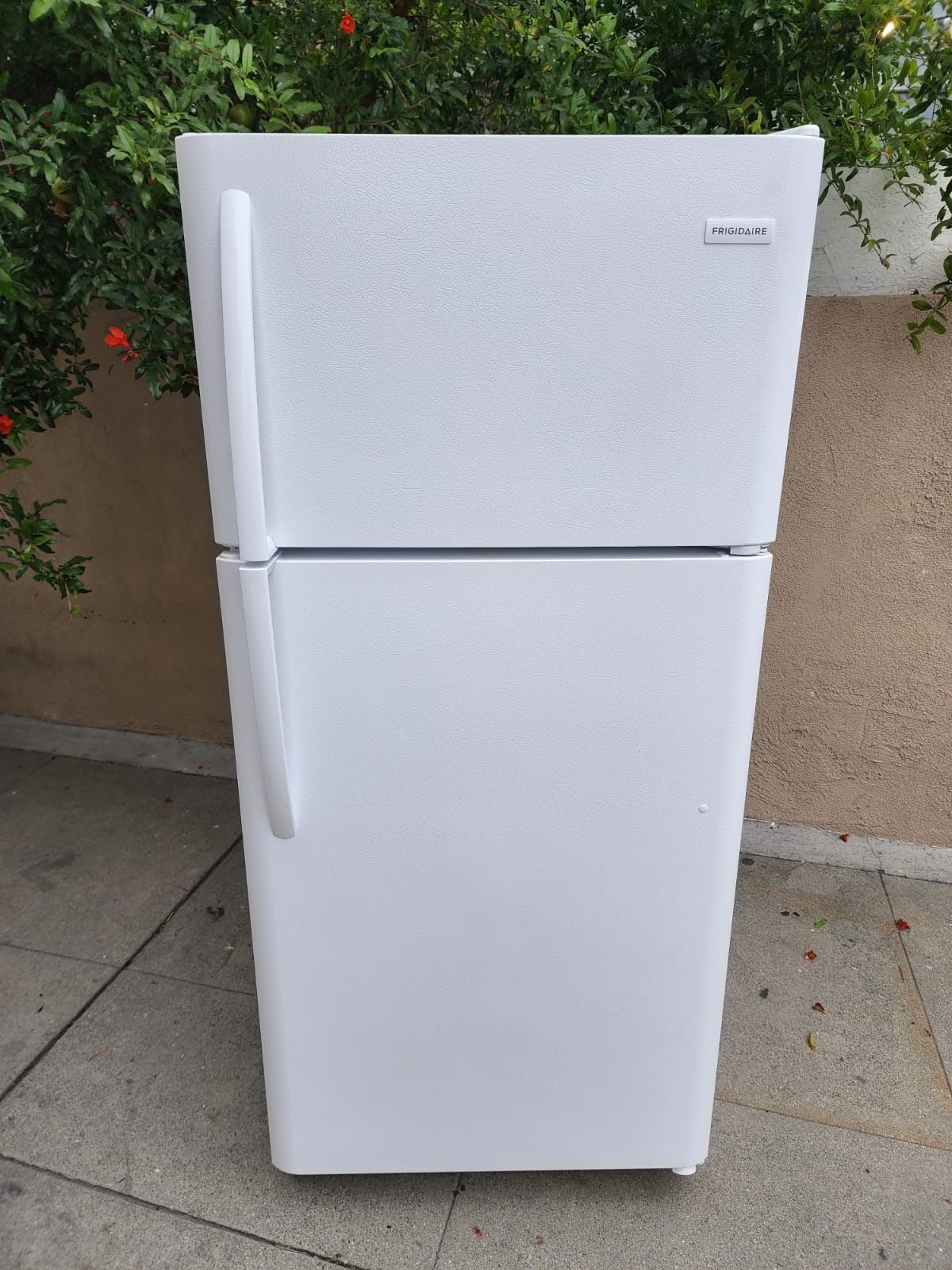 Frigidaire Refrigerator 18cu Ft 30x30x66ππ3 MONTHS WARRANTY