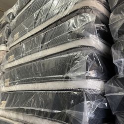 🌟✨Mattress Pillow Top All Sizes ✨🌟 ☑️ 12” inches tall 🟦All sizes 🛏💤 🟩Same day delivery available🚛 🟠Queen sizes $199 🟡Full sizes $179 🟢Twin s