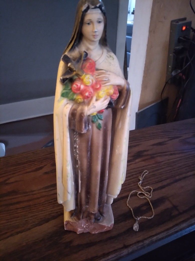 Vintage Chalkware Catholic Saint Teresa 15in. Statue And Necklace Bundle