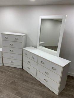 DRESSER WITH MIRROR AND CHEST 