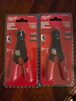 Milwaukee 10-24 AWG Adjustable Compact Wire Stripper & Cutter (Model 48-22-3040).son dos pinzas