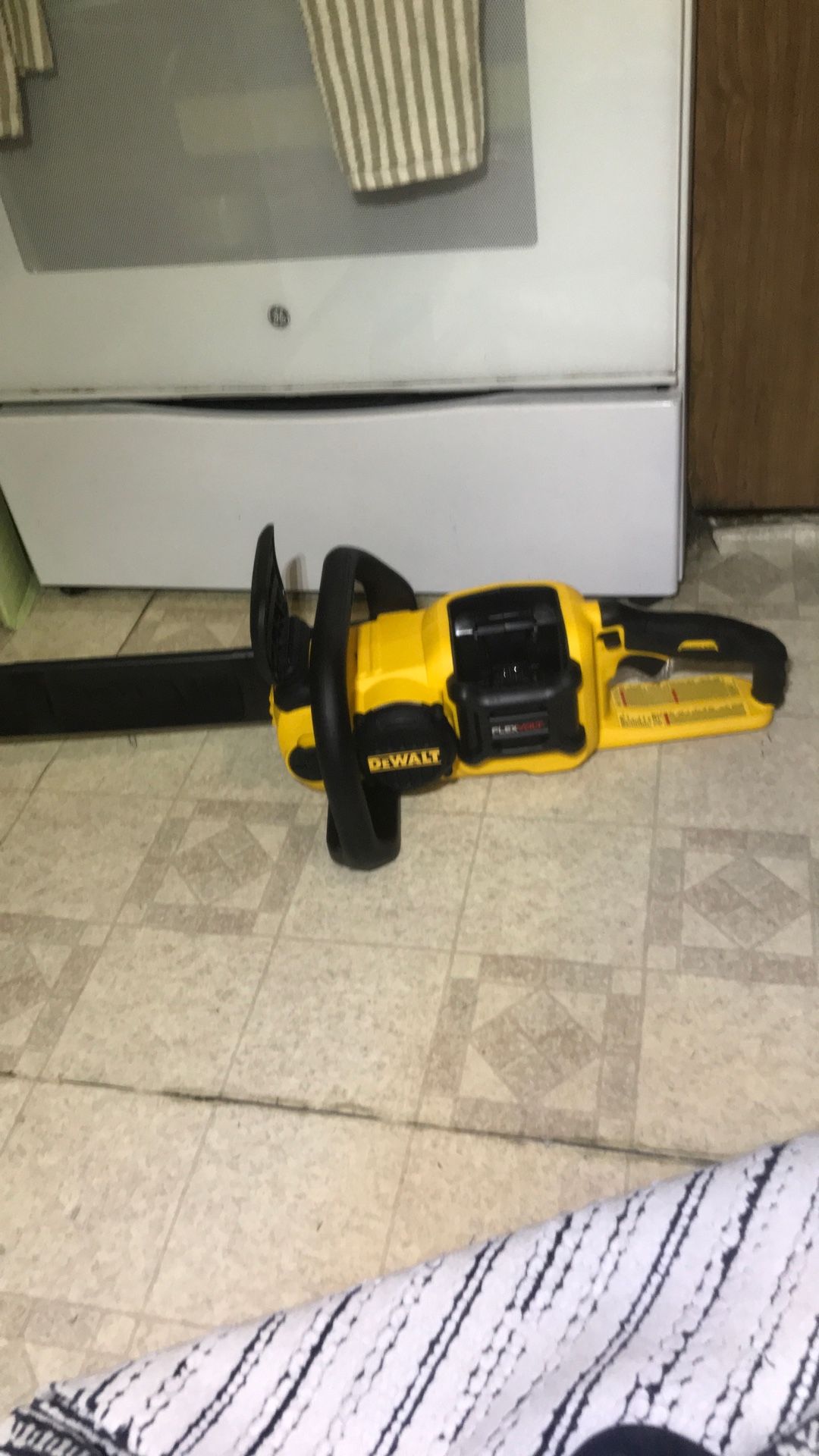 Dewalt Chainsaw New Never Used 16”