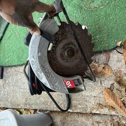 Skilsaw 7-1/4" circular saw, model 5150. 