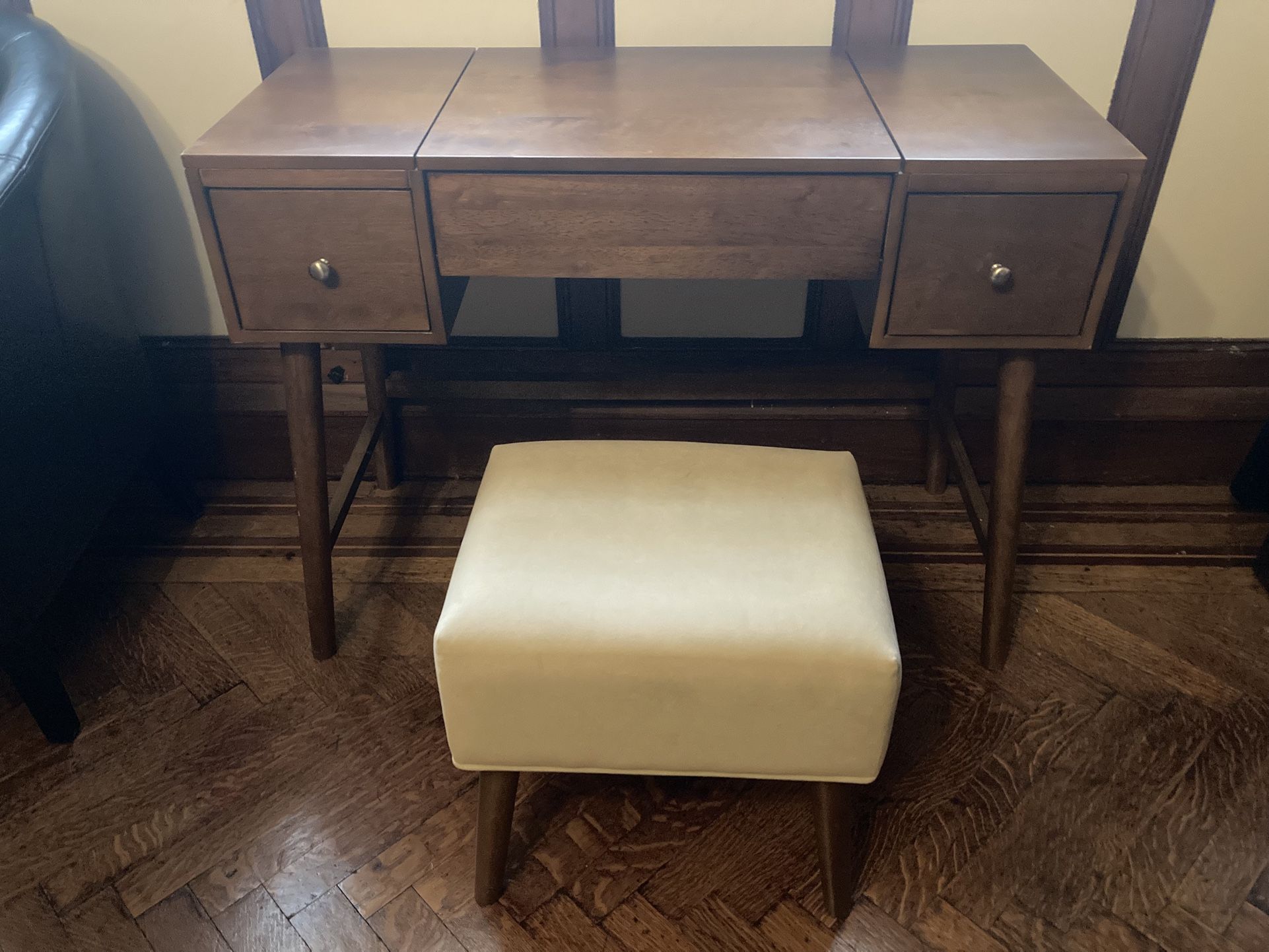 2-Drawer Wooden Desk