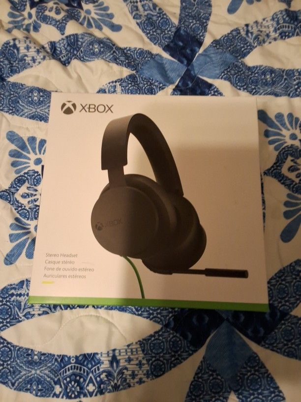 Xbox Stereo Headset (It's Wired Not Wireless )
