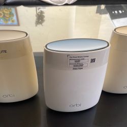 Orbi Satellite Extenders And Main Router