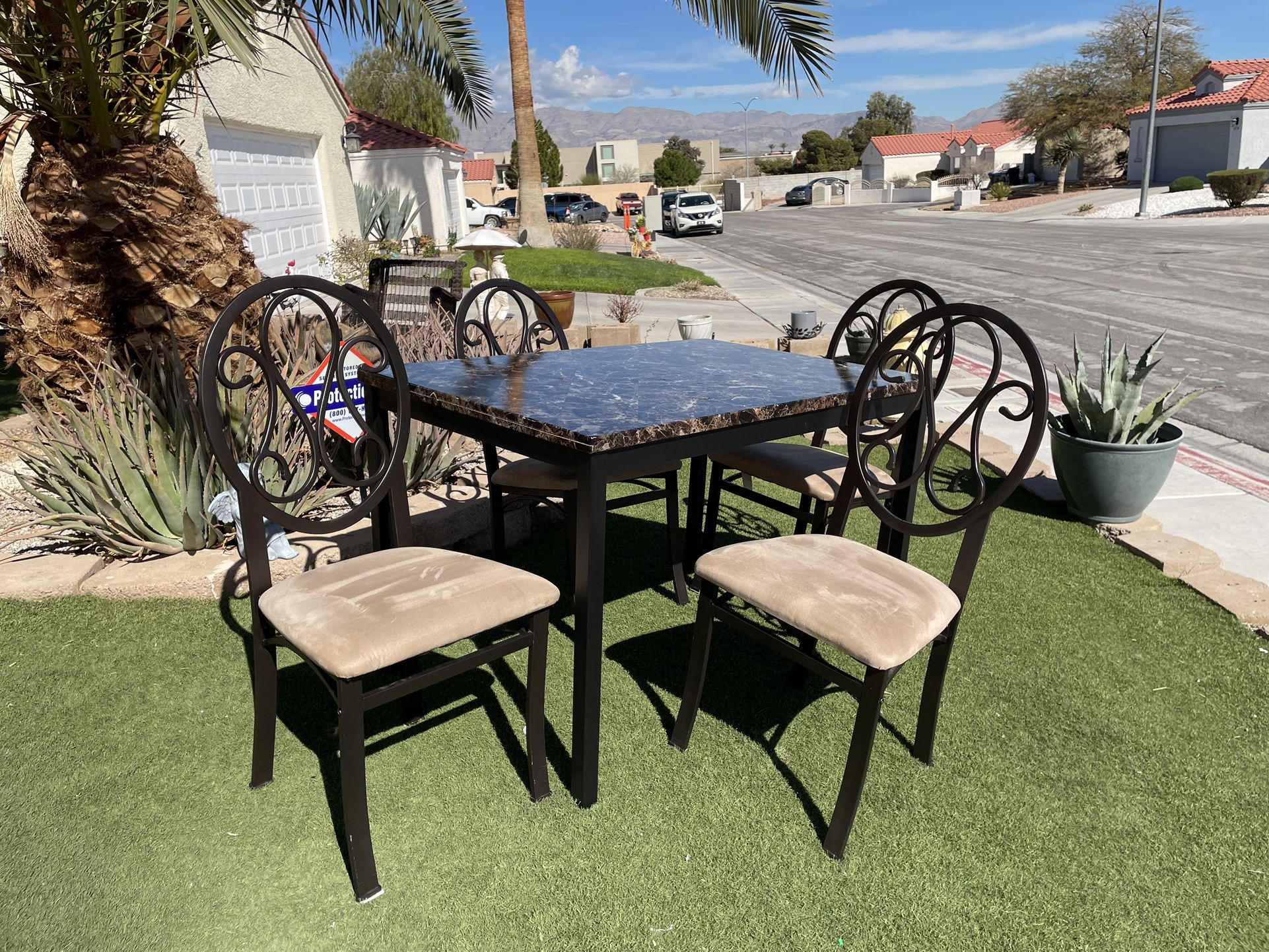 5 Pcs Dining Set for Sale in North Las Vegas, NV - OfferUp