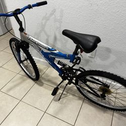 Bicycle Power Climber . Frame in aluminum. Rim 24” . Don’t have the shifters  , but you can ride like this . Good tires . 