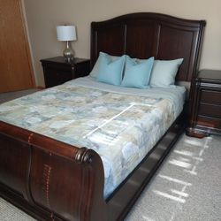 Wood Queen bedroom 4 ps. set