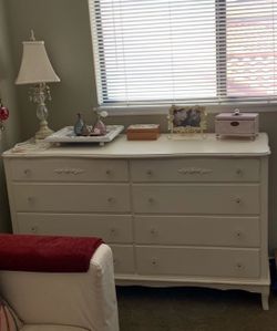 Shabby Chic 8-drawer Ivory Dresser