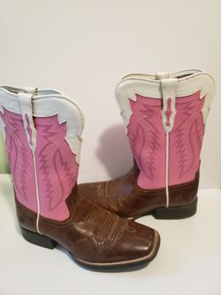 Ariat  Women's Size 4 Boots  Pink.  