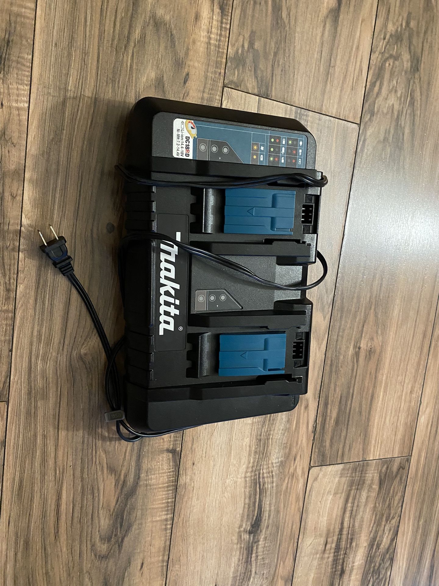 Cargador Makita