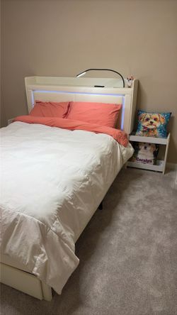 Queen bed  like new