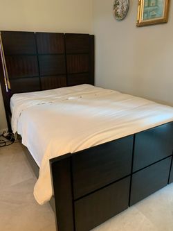 Queen bed and 1 night stand