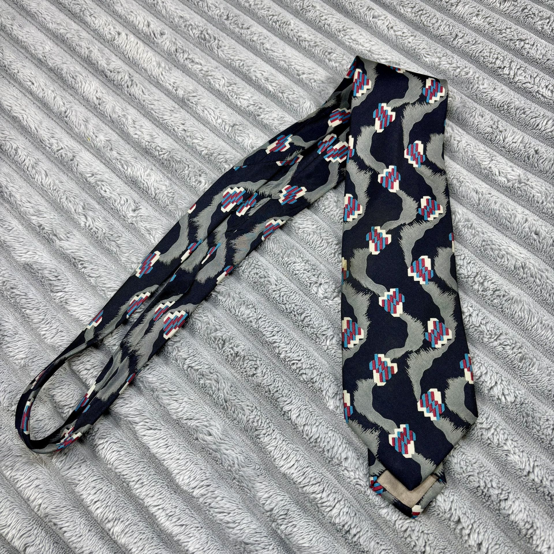 Giorgio Armani, 56in 100% pure silk made in Italy Aztec style print tie