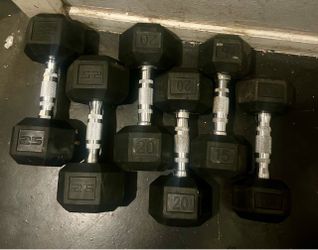 Rubber and chrome dumbbells - 2-25s,2-20s,2-15s,-120pounds total-excellent cond.
