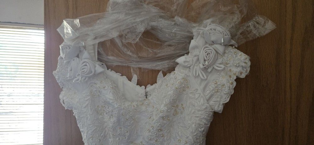 Wedding Dress GLORIA VANDERBILT Size 4