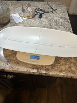 Momcozy baby scale