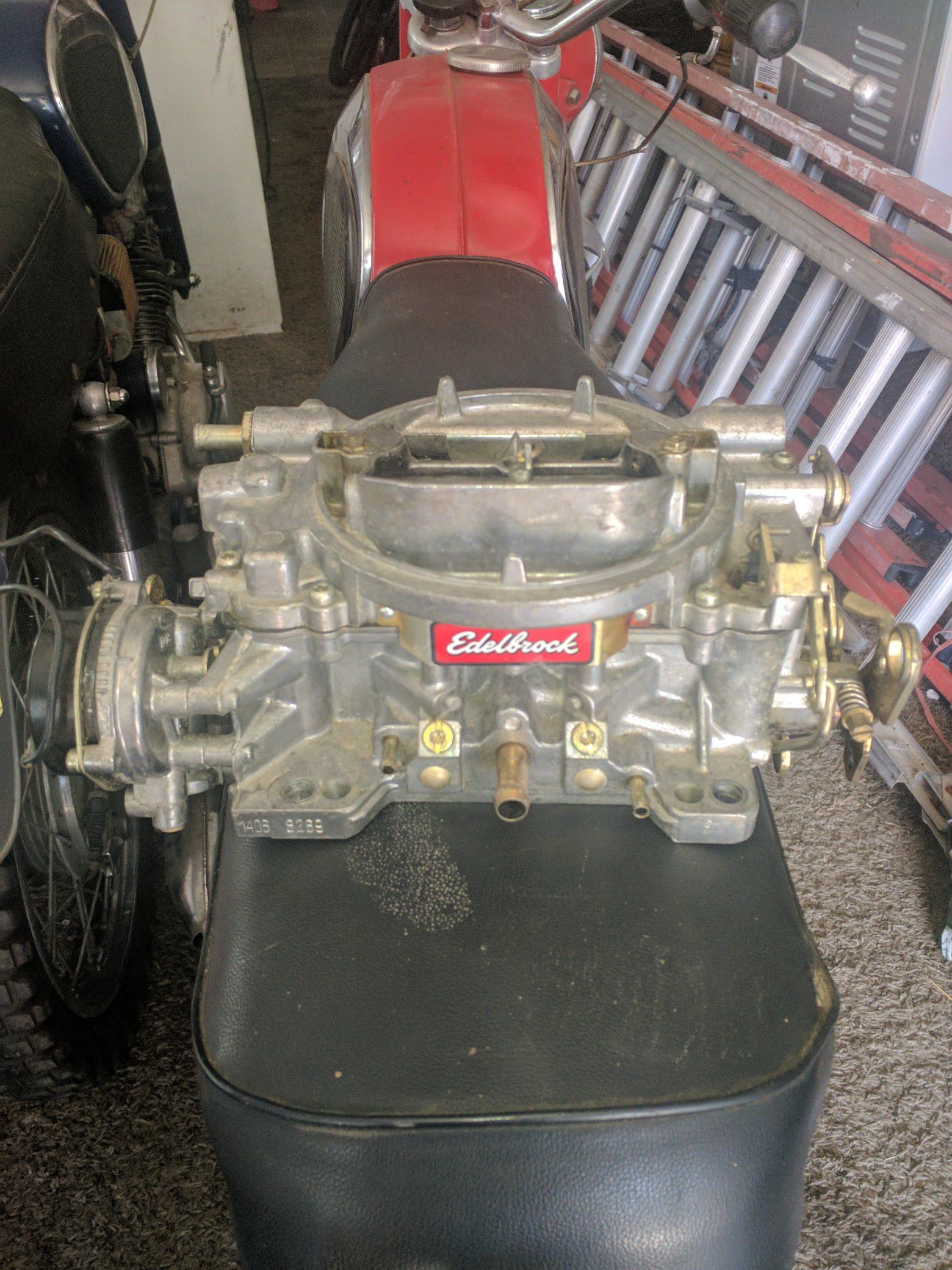600 Edelbrock carburetor